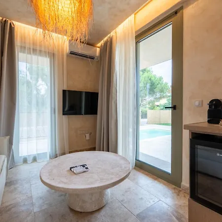 Terra Elea Luxury Pool Aura * نيكيتي