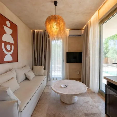 Terra Elea Luxury Pool Aura *
